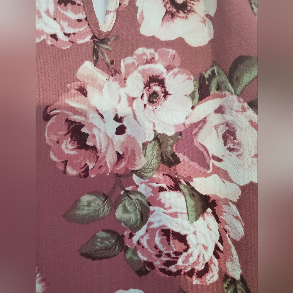 : ARABELLA Womens Top Blouse  RoseWood Floral V-Neck back Button Closure - Picture 3 of 8